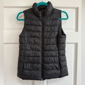 GAP Women's Black Quilted Puffer Vest
